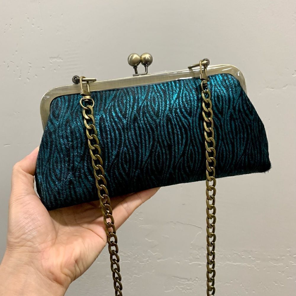 Handmade Real hair-on-cowhide Pattern Printed Kisslock Clutch/Crossbody